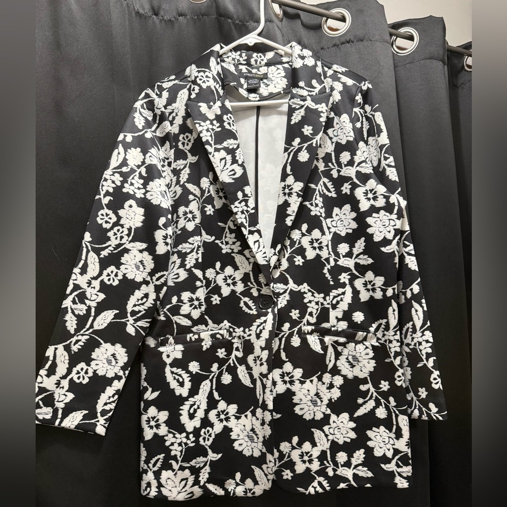 Black and white floral blazer - Picture 2 of 4